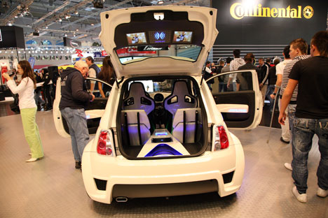 En stor lydpakke til en lille Fiat 500.
(Foto: Motorsporten.dk)